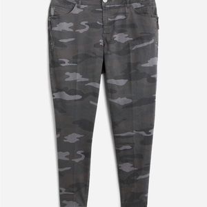 Democracy Women's Skinny Jeans - Camouflage Gray